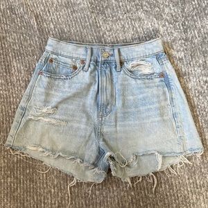 *GENTLY USED* Highest Rise Boyfriend Short- AMERICAN EAGLE SIZE 00